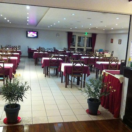 Comfort Hotel Poissy Technoparc Exteriör bild