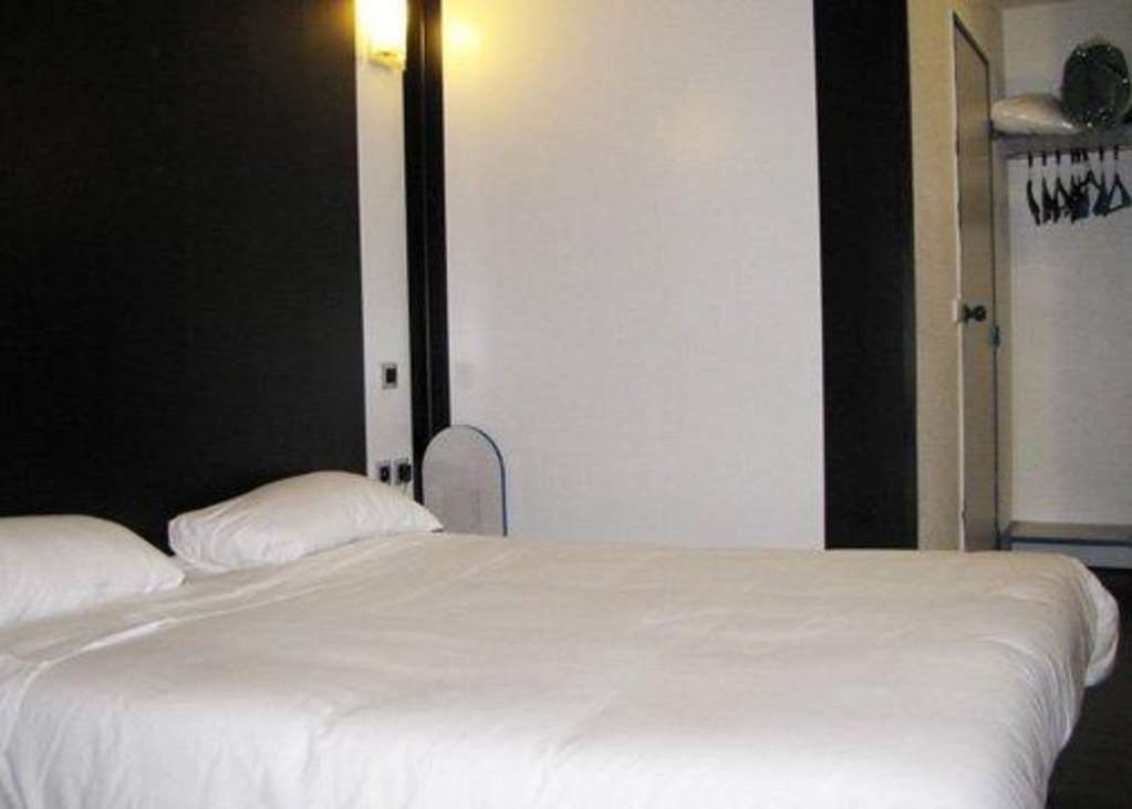 Comfort Hotel Poissy Technoparc Rum bild