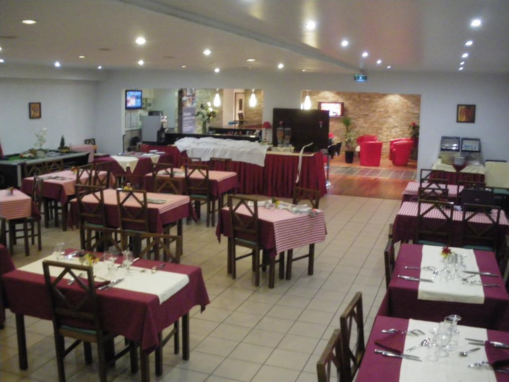 Comfort Hotel Poissy Technoparc Exteriör bild